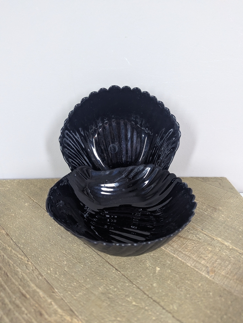 Vintage Black Glass Shell Bowls Set of 2 Coastal Decor Scallop Dish - Picture 3 of 7